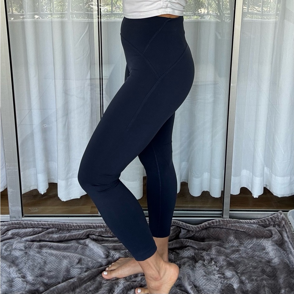 Lululemon InStill high rise tight 25” size 6, navy